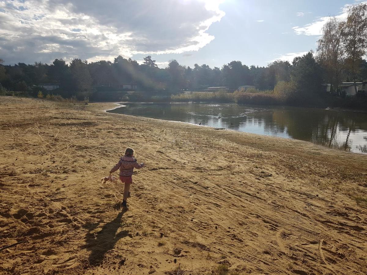 " Casitacuriosa " Chalet Op Camping Met Buitenzwembad Balen Kültér fotó