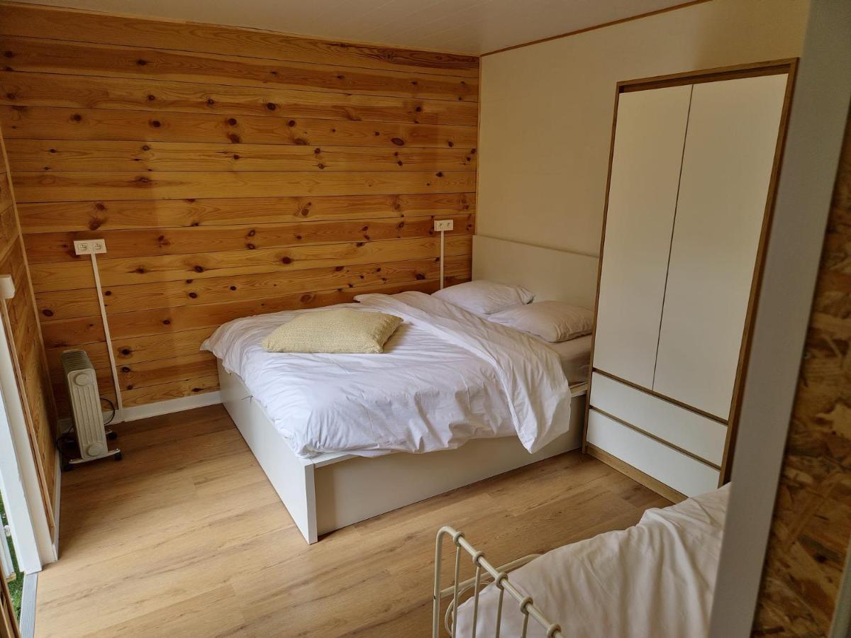 " Casitacuriosa " Chalet Op Camping Met Buitenzwembad Balen Kültér fotó