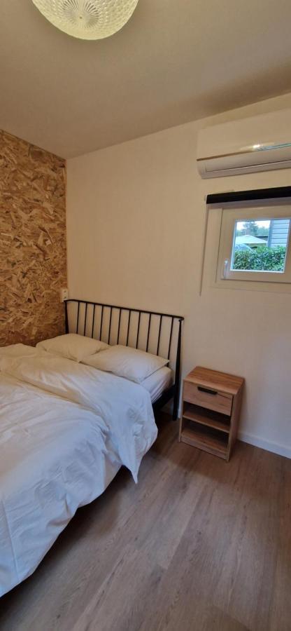 " Casitacuriosa " Chalet Op Camping Met Buitenzwembad Balen Kültér fotó
